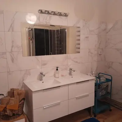 Salle de bains dans l'établissement L Entre Deux chambres d hôtes