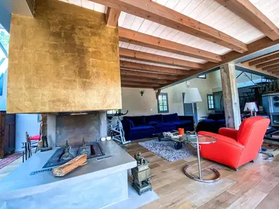 Coin salon dans l'établissement Maison de charme à Mézos avec jardin et terrasse