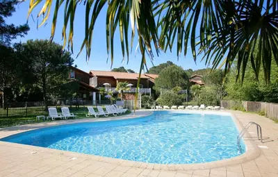 Piscine de l'établissement Superbe duplex proche centre et plages ou située à proximité
