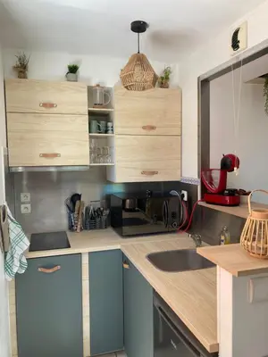 Cuisine ou kitchenette dans l'établissement Superbe duplex proche centre et plages