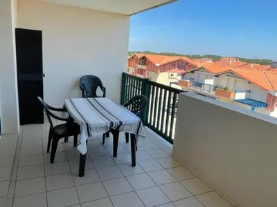 Balcon ou terrasse dans l'établissement Appartement T3 à 50m de l'océan avec terrasse et parking privé - FR-1-379-148