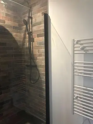 Salle de bains dans l'établissement Superbe Studio meublé idéal pour couple ZEN avec SPA