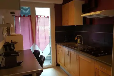 Cuisine ou kitchenette dans l'établissement Joli appartement à 300 m de la plage