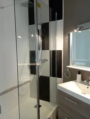 Salle de bains dans l'établissement Joli appartement à 300 m de la plage