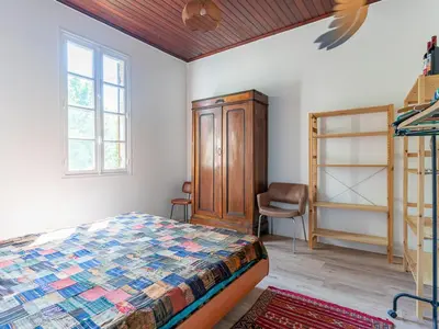 Un ou plusieurs lits dans un hébergement de l'établissement Maison familiale, 15 pers., jardin privé, proche centre et lac, à 25 min de l'océan - FR-1-319-472