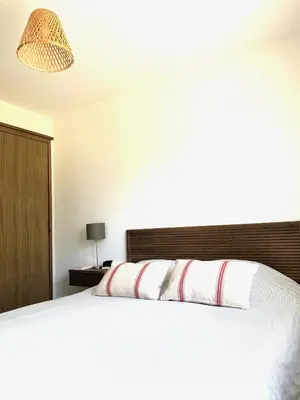 Un ou plusieurs lits dans un hébergement de l'établissement Villa Le Faré 10 min des plages - Climatisée - 8 Pers - Piscine Chauffée du 1er mai au 30 sept -
