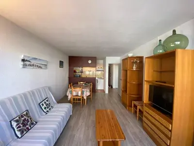 Cuisine ou kitchenette dans l'établissement Appartement avec Piscine, Terrasse et Parking à Capbreton, Proche du Port - FR-1-413-198