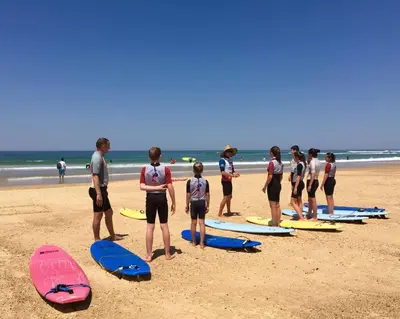 Clients de l'établissement Maison Cosy classée 3 étoiles proche plages de surf de Contis