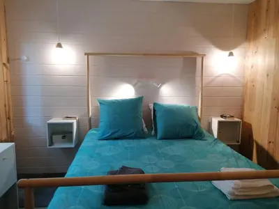 Un ou plusieurs lits dans un hébergement de l'établissement Magnifique villa avec piscine
