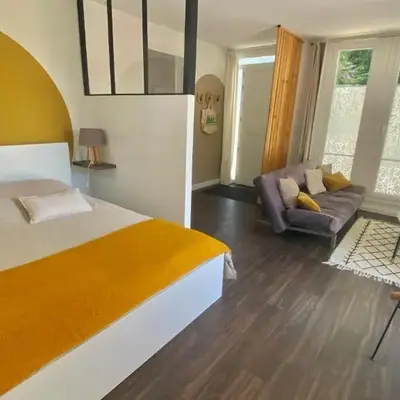 Agréable petit gîte avec jardinet et piscine