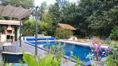 Piscine de l'établissement Chambre d hôte dans un magnifique chalet ou située à proximité