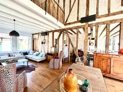 Coin salon dans l'établissement Authentique villa du XIX e siècle avec piscine