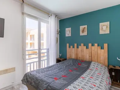 Un ou plusieurs lits dans un hébergement de l'établissement Apartment Les jardins de l'oyat-1 by Interhome