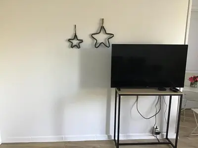 Télévision ou salle de divertissement dans l'établissement Agréable suite - Bassin Arcachon