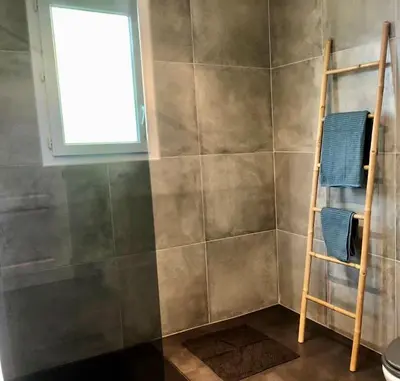 Salle de bains dans l'établissement Agréable suite - Bassin Arcachon