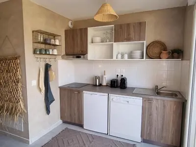 Cuisine ou kitchenette dans l'établissement La Cabane de Jeanne ~ 10 minutes à pied de l'océan