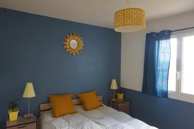 Un ou plusieurs lits dans un hébergement de l'établissement Maison champêtre et joyeuse à la campagne