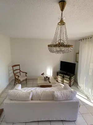 Un ou plusieurs lits dans un hébergement de l'établissement Grand appartement en résidence calme avec piscine