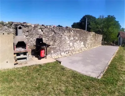Plan de l'établissement Maison confortable à Bardos avec vue sur montagne