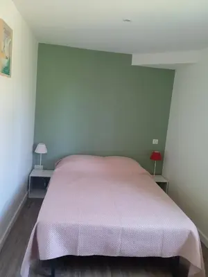 Un ou plusieurs lits dans un hébergement de l'établissement Maison landaise rénovée avec charme