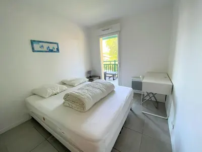 Un ou plusieurs lits dans un hébergement de l'établissement Bel Appartement Rénové, Terrasse, Parking Privé - FR-1-239-826