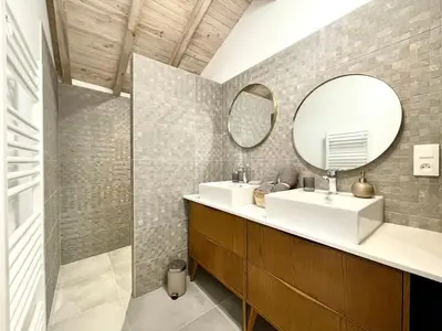 Salle de bains dans l'établissement Maison moderne idéale famille à 10 mn de la plage