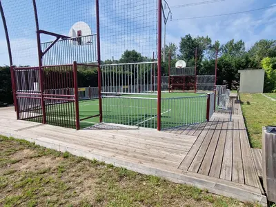 Tennis ou squash au sein de le camping ou à proximité