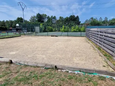 Tennis ou squash au sein de le camping ou à proximité