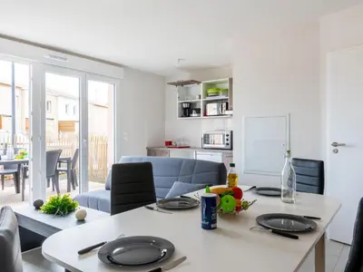Cuisine ou kitchenette dans l'établissement Apartment SC C06 by Interhome
