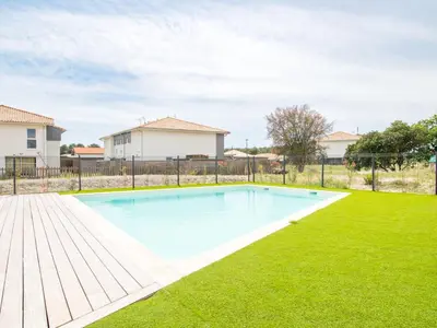Piscine de l'établissement Apartment SC C06 by Interhome ou située à proximité