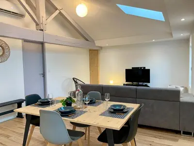 Télévision ou salle de divertissement dans l'établissement Le Cocon Landais - Clim - Balcon - Central - Spacieux - Lumineux