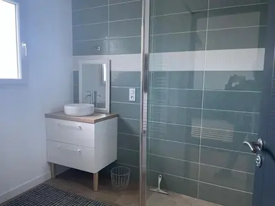 Salle de bains dans l'établissement Maison neuve entre Bassin d'Arcachon et Landes