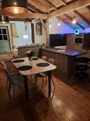 Cuisine ou kitchenette dans l'établissement Maisonnette vue sur forêt