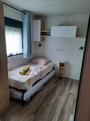 Un ou plusieurs lits dans un hébergement de l'établissement Mobil home neuf, tout confort, aux Dunes de Contis