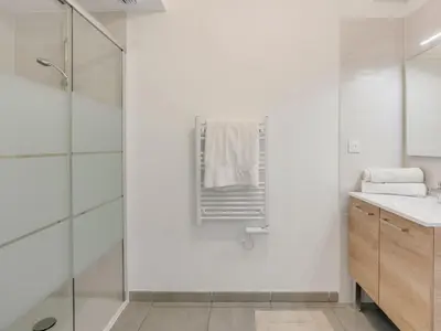 Salle de bains dans l'établissement Apartment Soleil Couchant B03 by Interhome