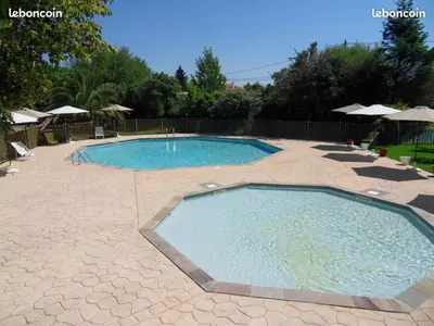 Piscine de l'établissement MOBIL-HOME RECENT 6 personnes PAYS BASQUE ou située à proximité