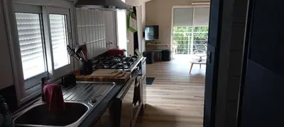 Cuisine ou kitchenette dans l'établissement Maison 47m2 climatisé, piscine,linge fourni