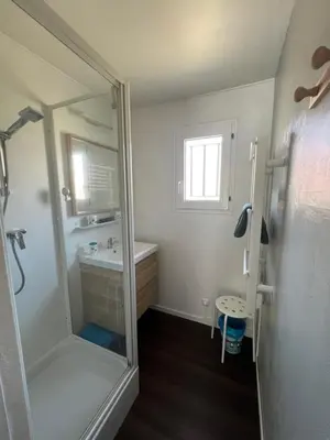 Salle de bains dans l'établissement Villa Moana Soustons plage / Vieux-Boucau