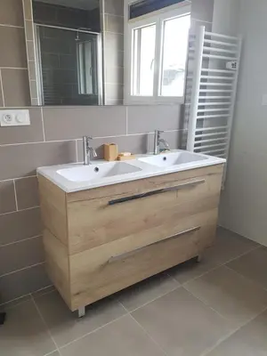 Salle de bains dans l'établissement Gîte paisible rénové