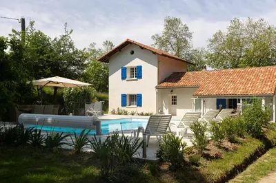 Piscine de l'établissement La Métairie - Guesthouse ou située à proximité