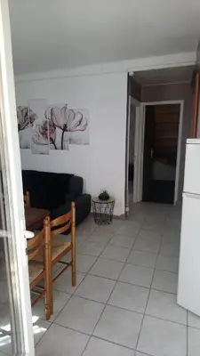 Coin salon dans l'établissement 50 M OCÉAN maison classée 2 étoiles 2/7 personnes