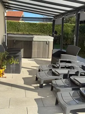Coin salon dans l'établissement Belle Maison MALOU climatisée calme, piscine, jacuzzi 3km plage Labenne Capbreton