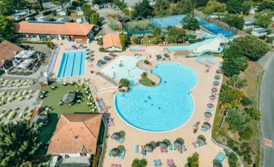 Piscine de l'établissement Charmant mobil-home N°698 3ch tout confort au calme ou située à proximité