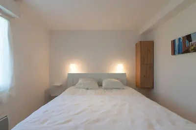 Un ou plusieurs lits dans un hébergement de l'établissement Ravissante maison 3* avec jacuzzi proche lac