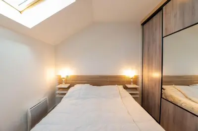Un ou plusieurs lits dans un hébergement de l'établissement Ravissante maison 3* avec jacuzzi proche lac