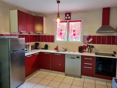 Cuisine ou kitchenette dans l'établissement La Cabane au Carbet Piscine chauffée au calme dans la nature