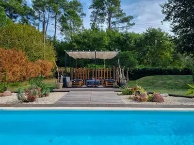 Piscine de l'établissement La Cabane au Carbet Piscine chauffée au calme dans la nature ou située à proximité