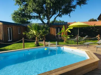 Piscine de l'établissement les petits chalets de kzo ou située à proximité