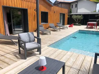 Piscine de l'établissement Nanie - Villa centre-ville, piscine, wifi - La Teste de Buch ou située à proximité