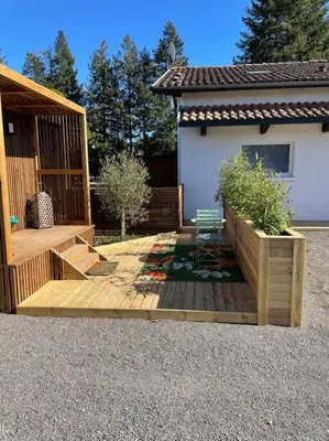 Jardin de l'établissement Le Lodge